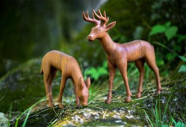 cherokee art two deer carvings