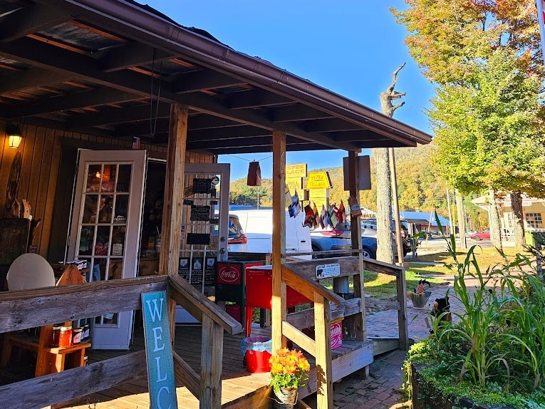 Ol Smoky Coffee Shop and County Store